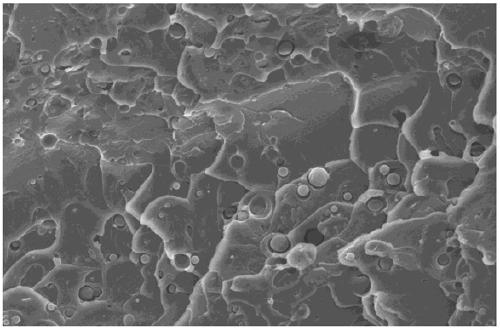 Porous cross-linked polystyrene light diffusing agent, PC light diffusing plate, and preparation methods of porous cross-linked polystyrene light diffusing agent and PC light diffusing plate