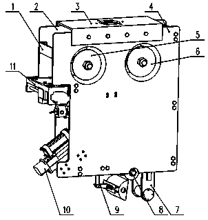 Automatic laying device for prestripping of composite material prepreg tape lining paper