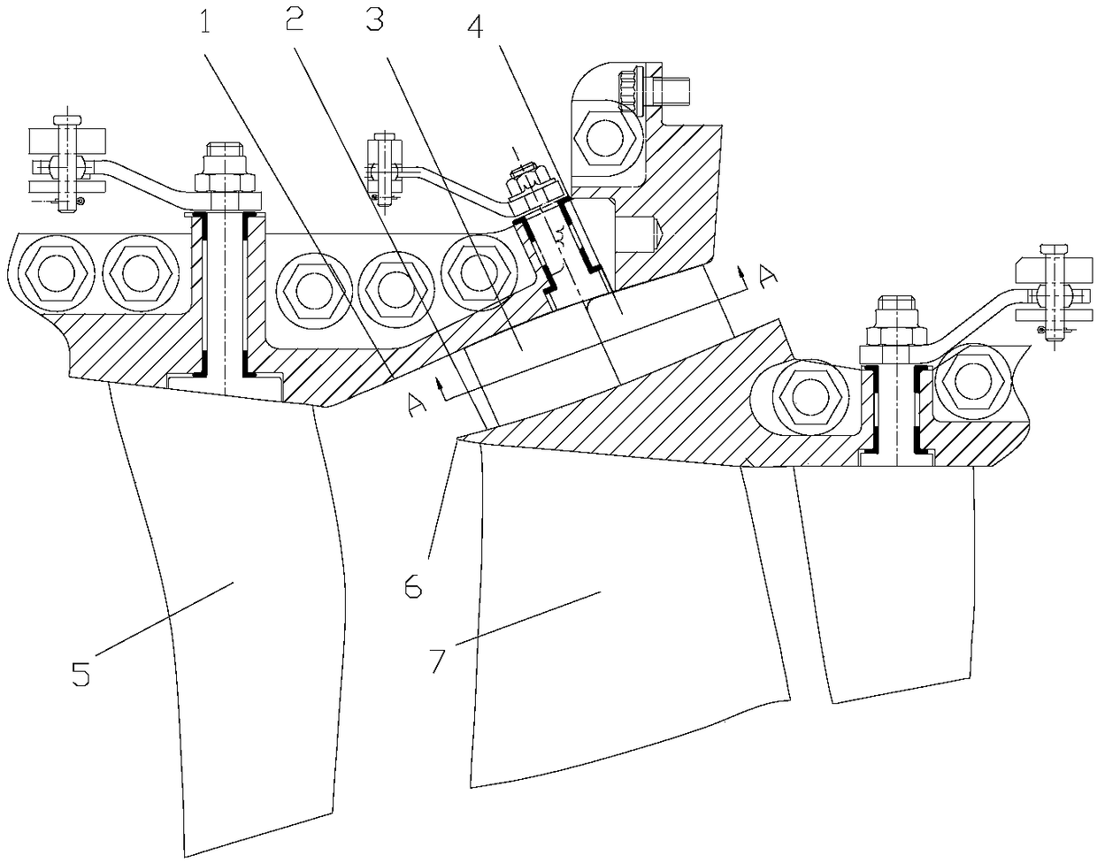 External culvert structure adapted to variable incoming flow angle low loss adjustable support plate