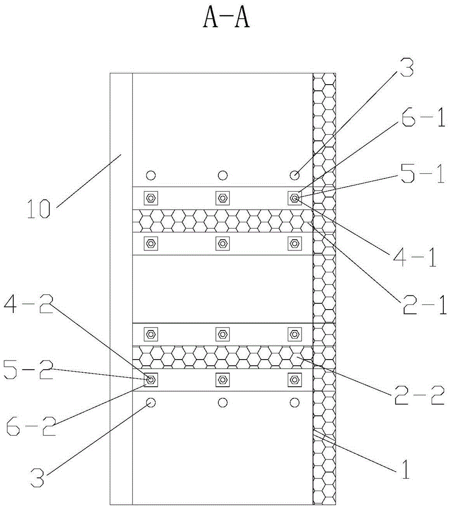 Device and method for testing thermal performance of sintered heat-insulating hollow blocks and external heat-insulating boards