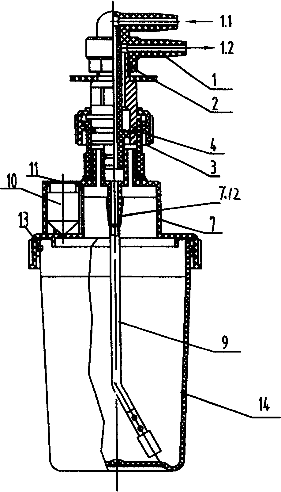 Humidifying bottle with separated outlet