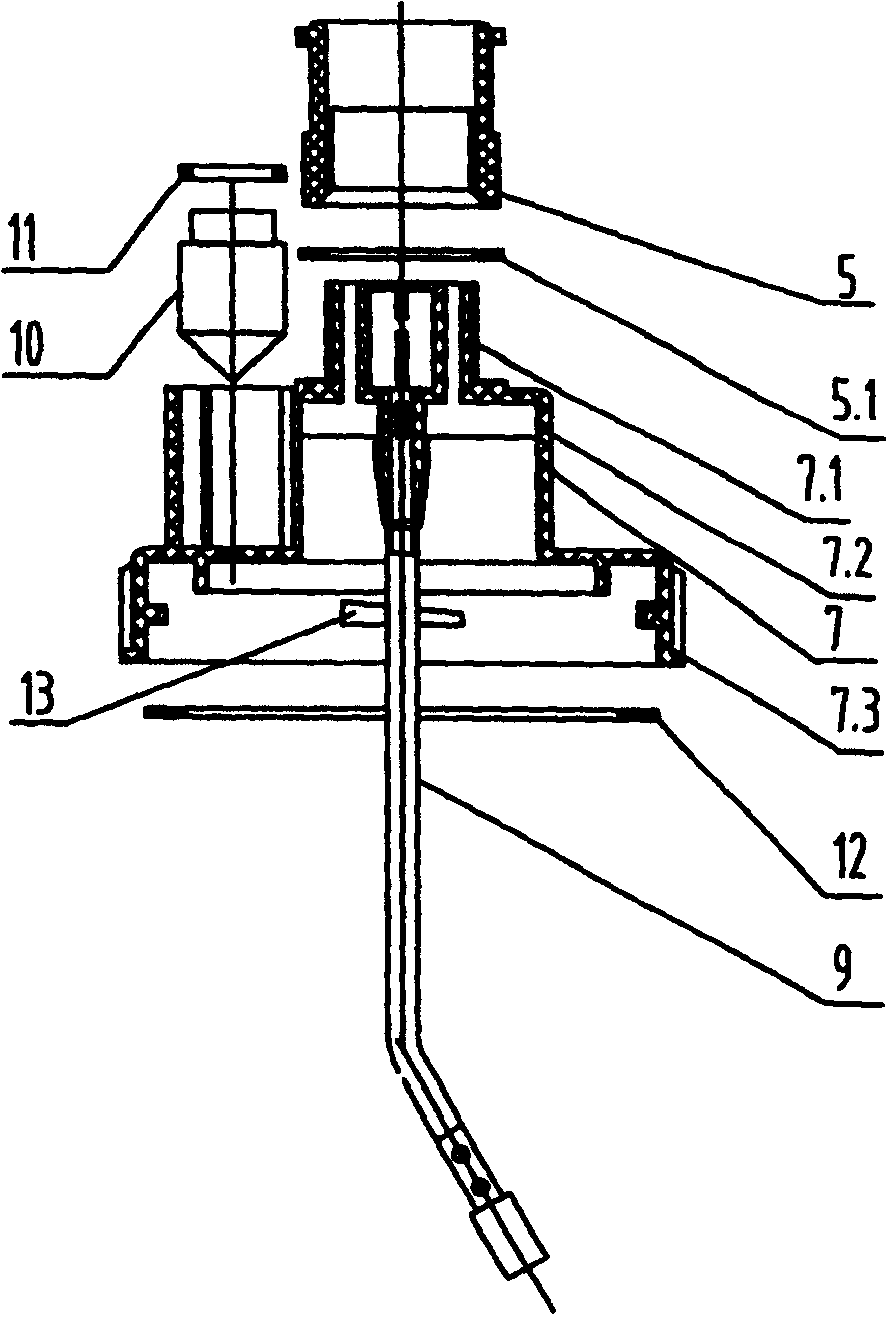 Humidifying bottle with separated outlet