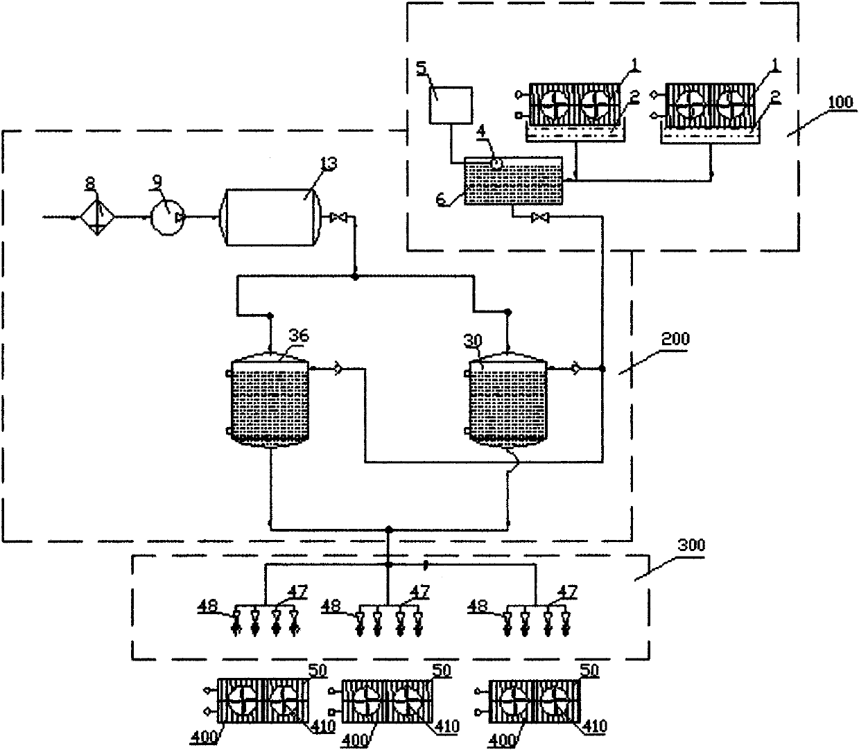 Continuous spraying air-cooled atomization and vaporization type condensing system and air-conditioning method