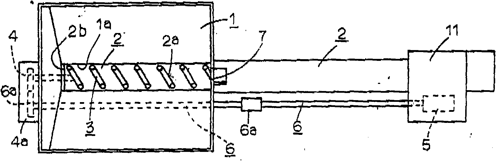 A overflow type material rolling and chipping conveyor that separates cutting scrap with cutting lubricant