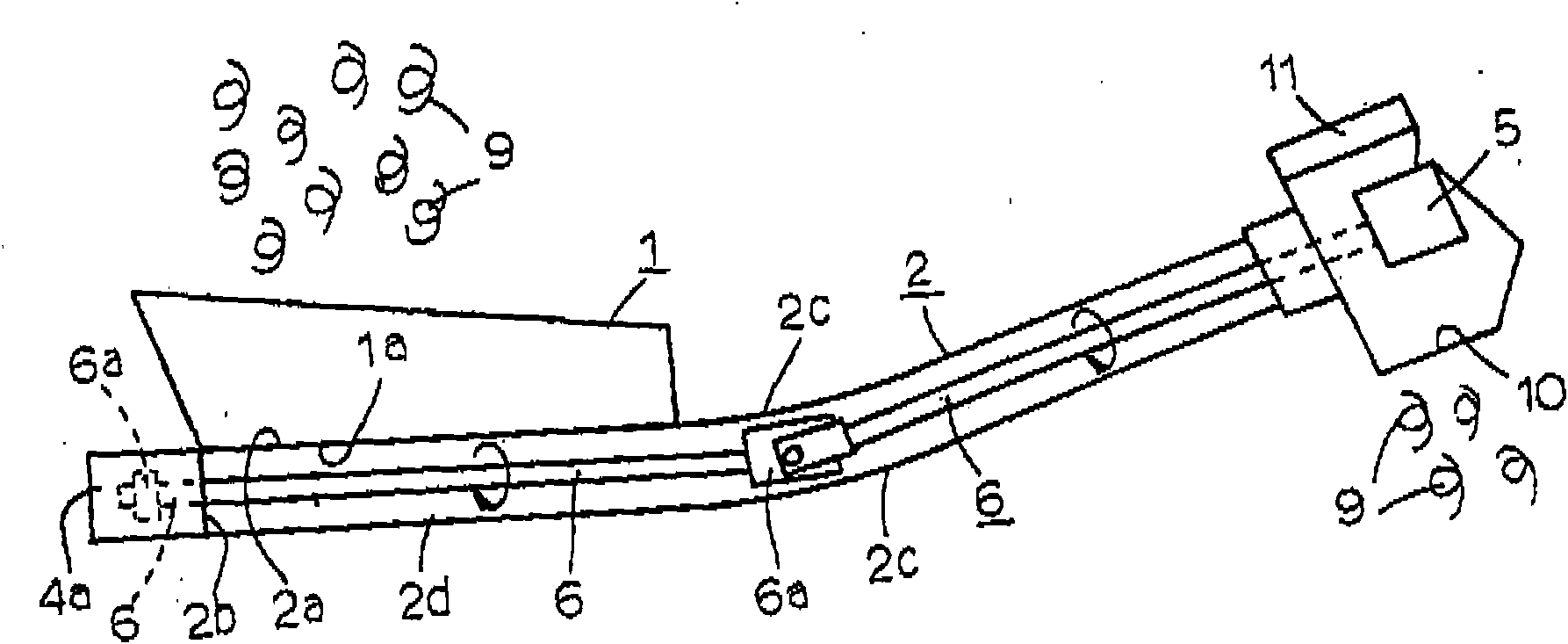 A overflow type material rolling and chipping conveyor that separates cutting scrap with cutting lubricant