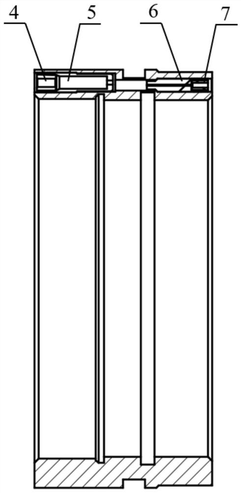 Well cementation sliding sleeve with pressure compensation structure