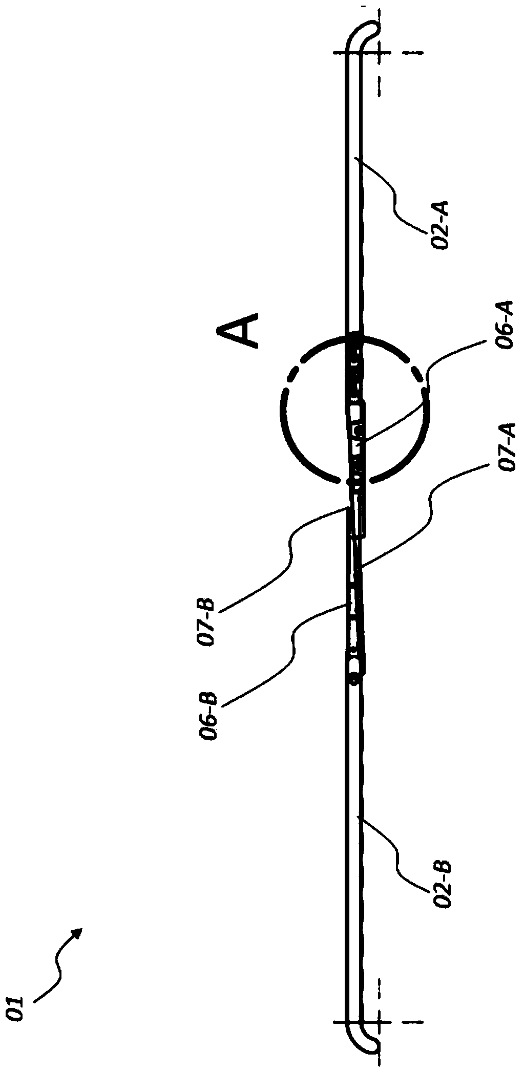 Roller shutter having two counter-rotating blinds and handling head equipped therewith for handling articles