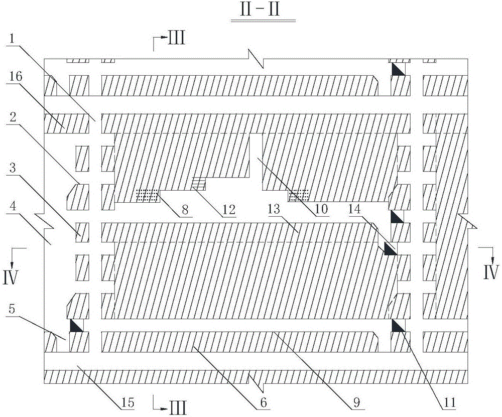 Shallow-hole rock drilling blasting force-electric harrow cooperated carrying segmented ore chamber mining method