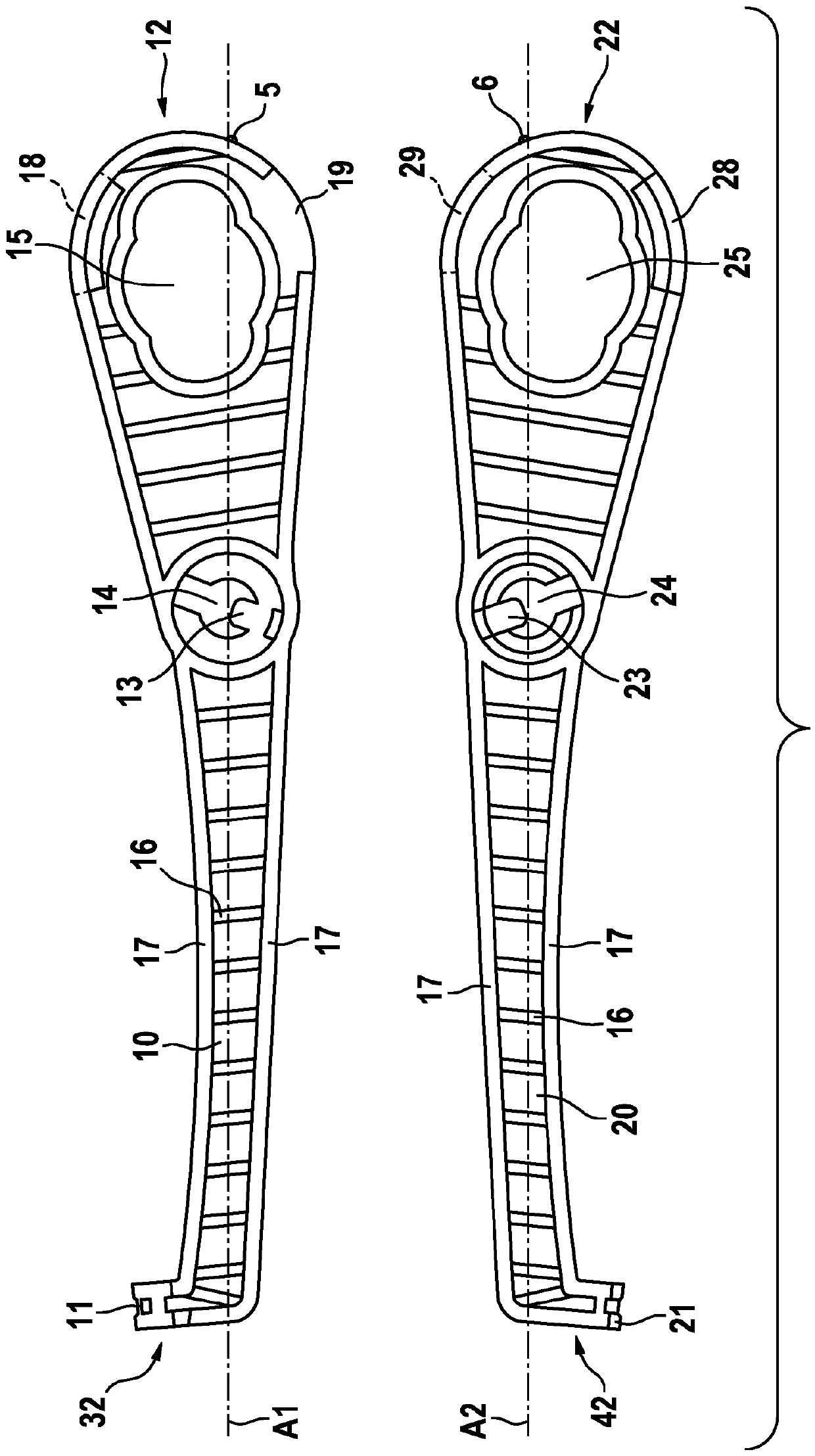 Removal tool for a filter insert of a liquid filter