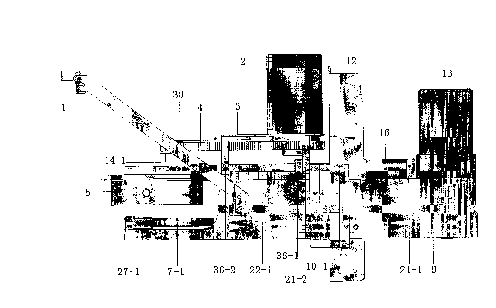 Synchronous automatic fetching device with drive in type of self-adapting elimination of errors