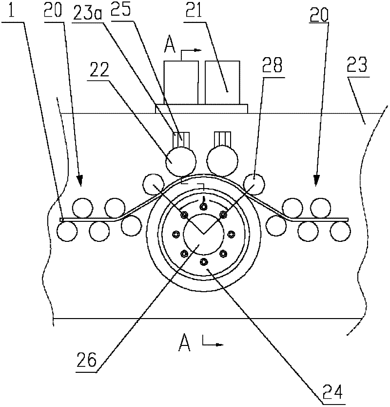 Anti-torsion traction device for reinforcing bar hoop bending machine