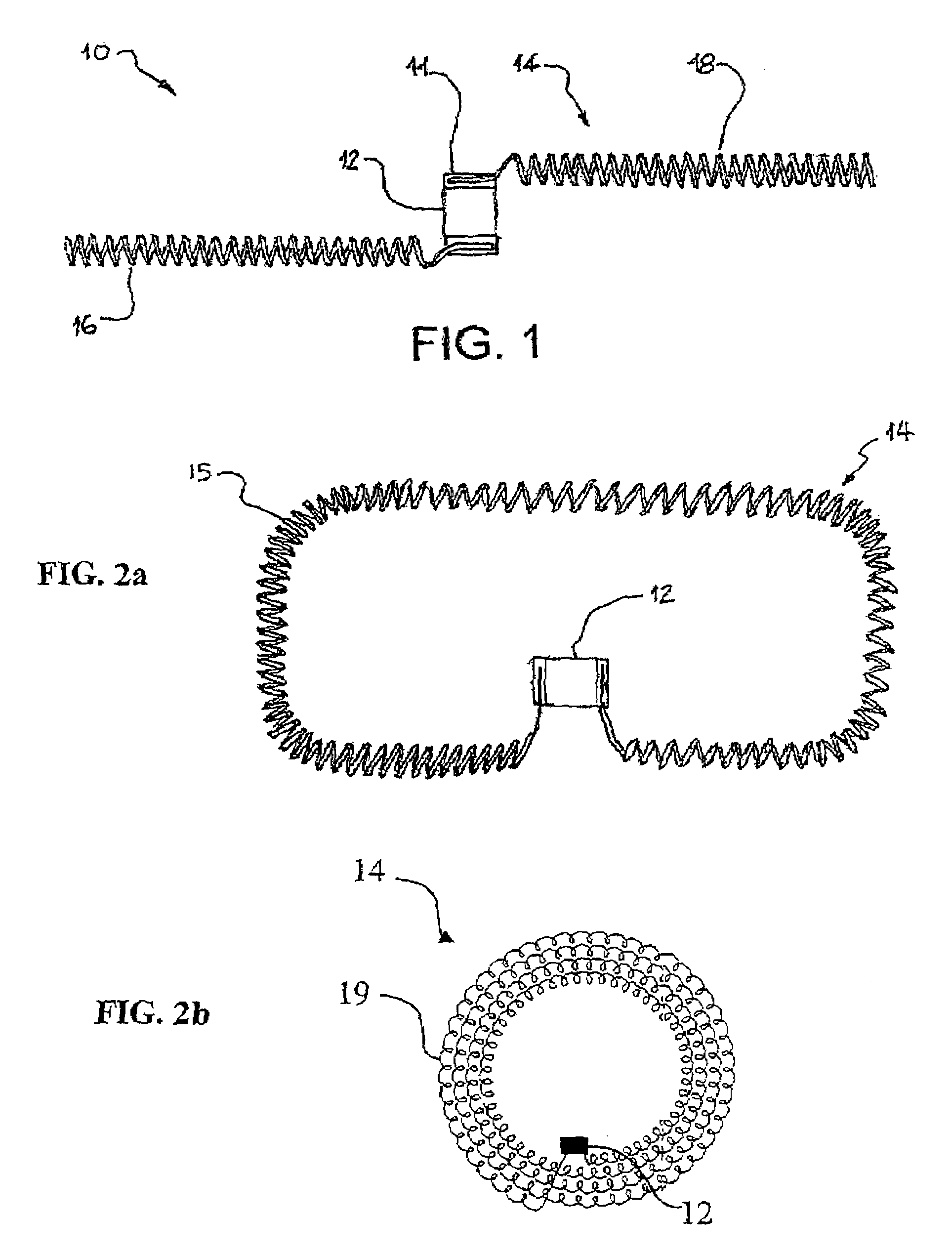 Electronic device for a tire having an extensible antenna