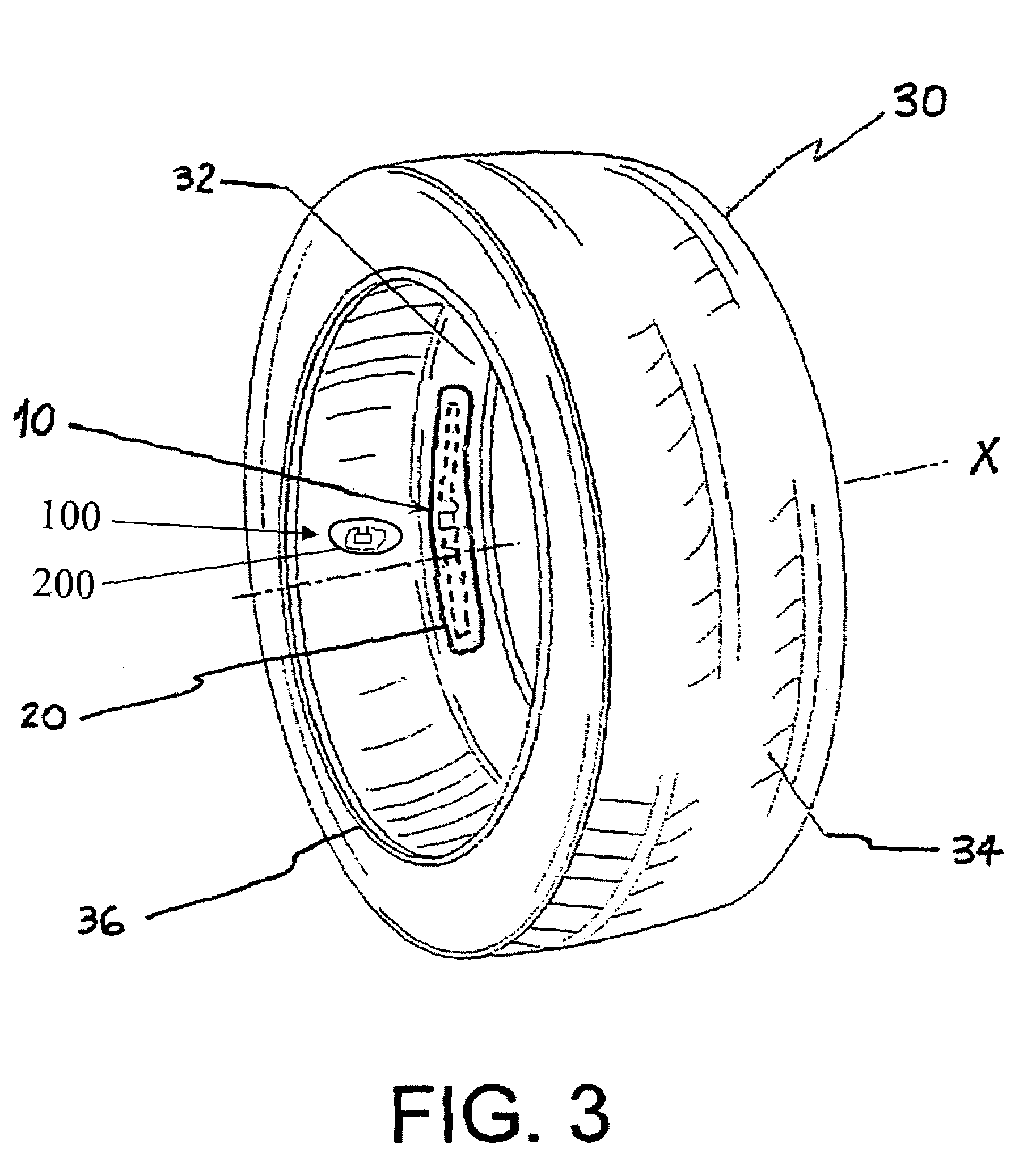 Electronic device for a tire having an extensible antenna