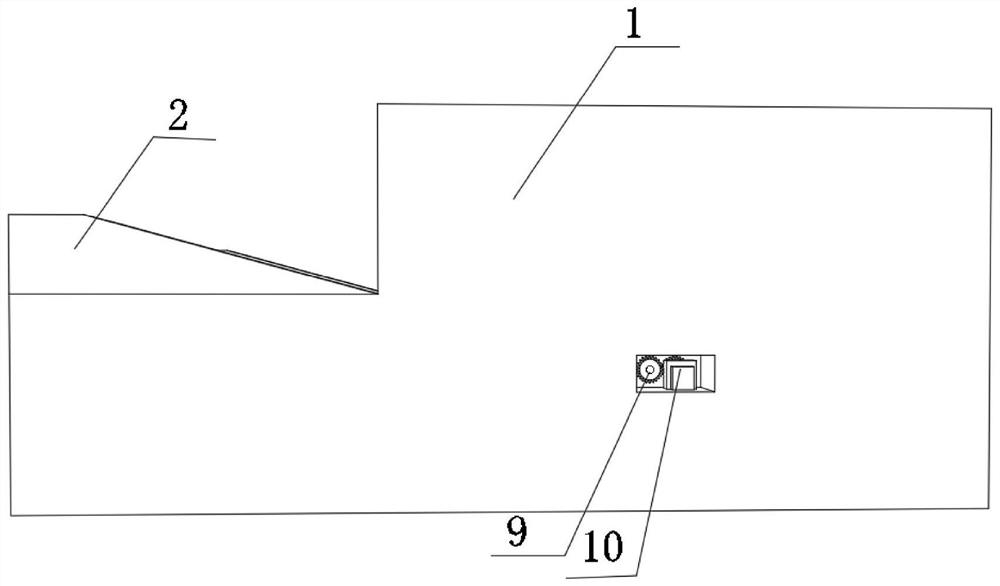 Cutting equipment with smooth notch for processing paperboard and using method thereof