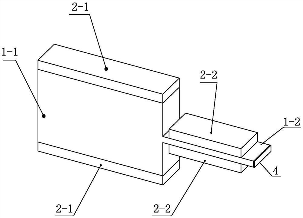 Ultrasonic motor vibrator with plate cantilever beam combined structure and excitation method thereof