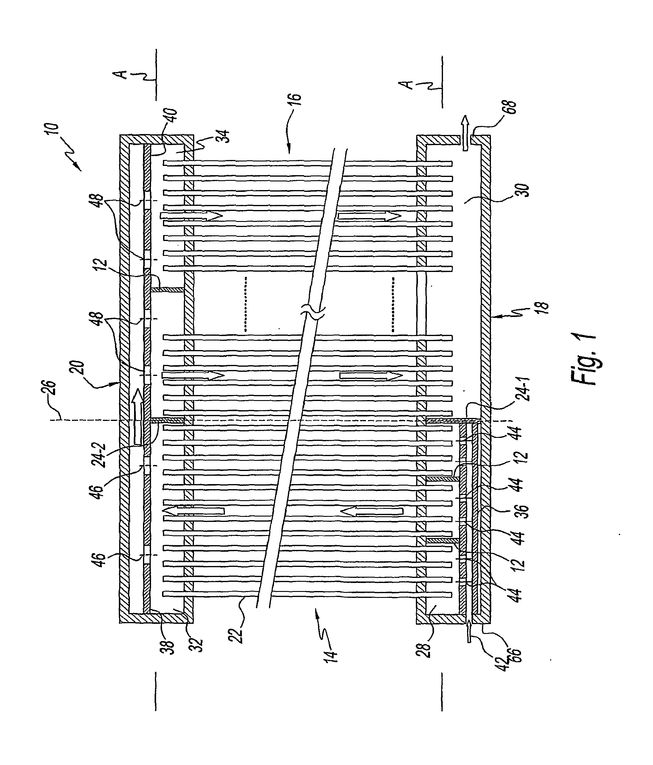 Heat exchangers having baffled manifolds