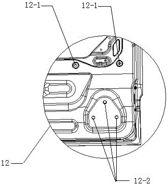 An auxiliary assembly tool for the lower arm of the middle door