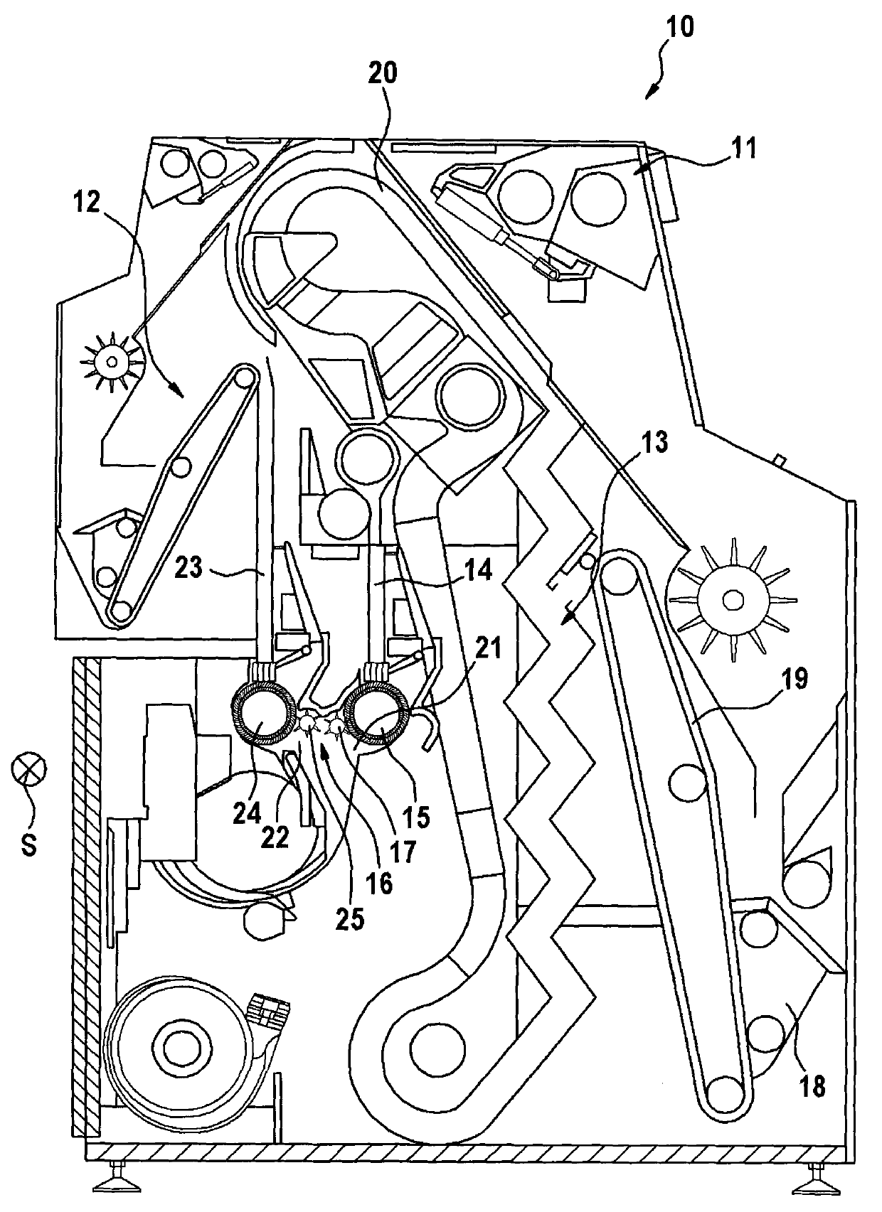 Distributor device and method for filling cigarette strand machine