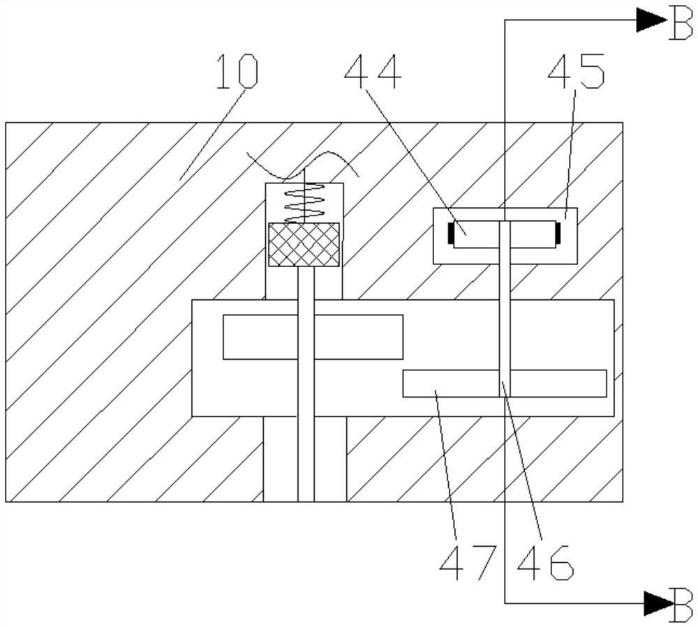 Tree pesticide injection device self-adaptive to tree diameter