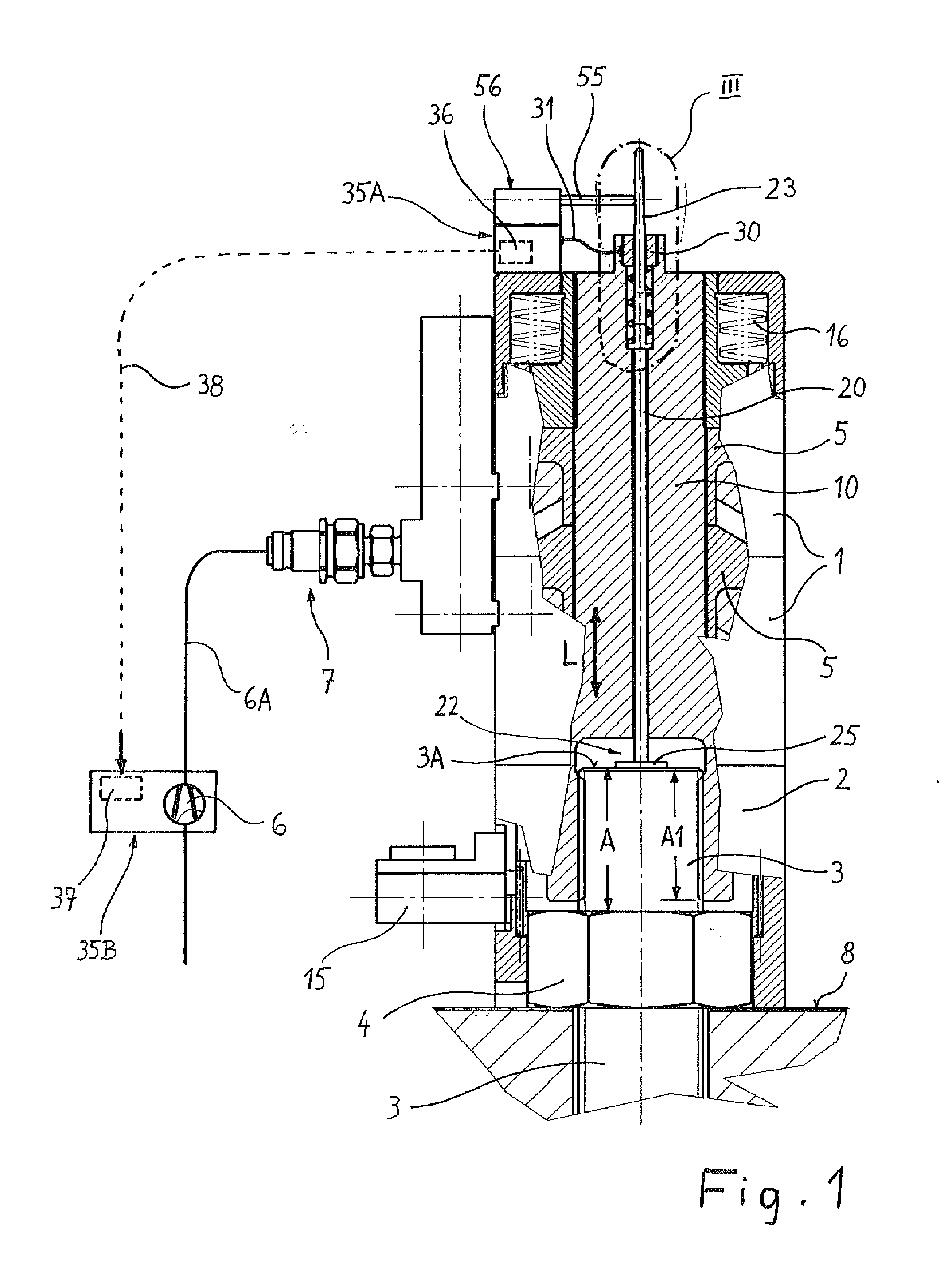 Tensioning device for extending a threaded bolt