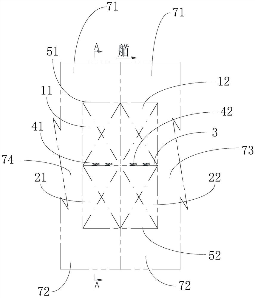 Ship ballast water chamber structure and ship