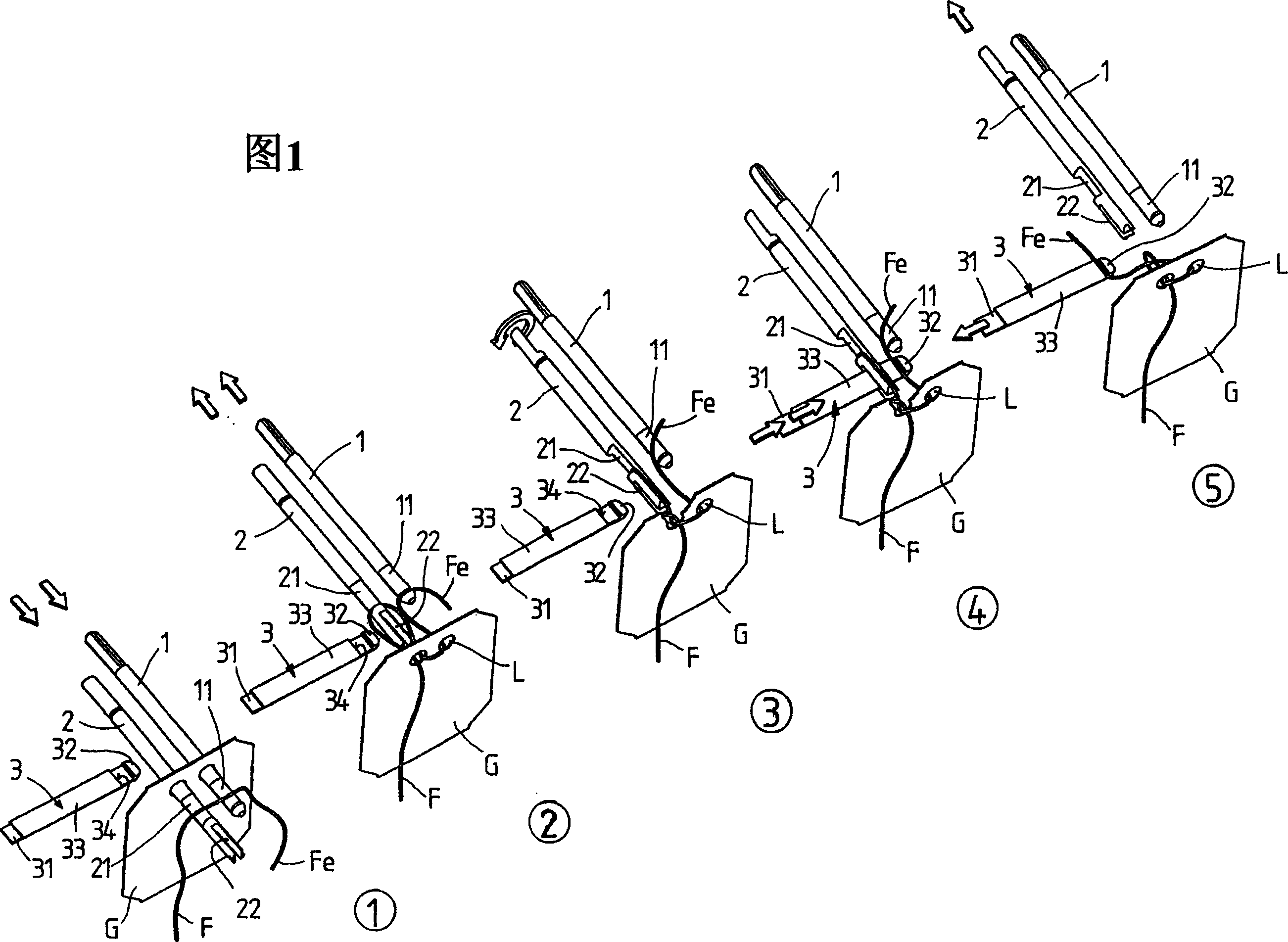 Method and device for knotting the ends of a thread to flat articles