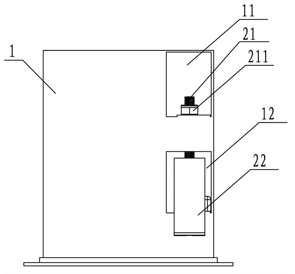 Luminaire mounting mechanism and recessed luminaire including the mechanism