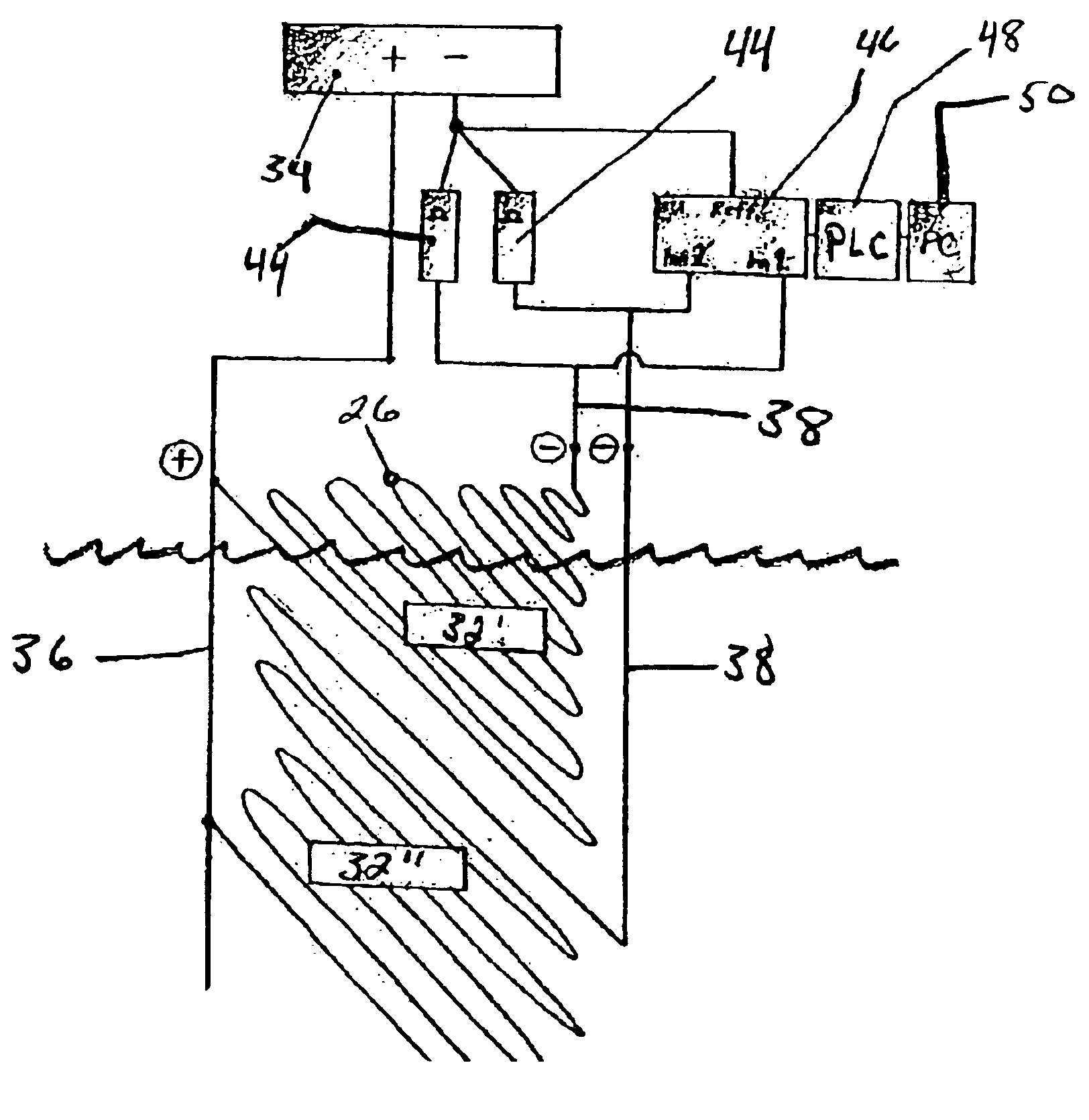 Electronically monitored fish farm net and method