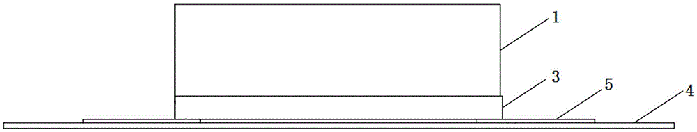 Housing lead wire used for surface-mount package of microwave device and connecting structure thereof