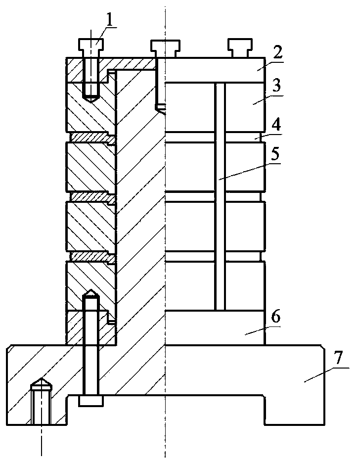 Device and method for spin forming mandrel of multi-functional complex vertical and horizontal internal rib cylindrical member