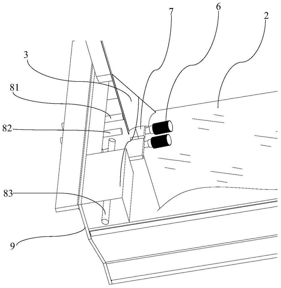 A substrate glass forming device and a heating device for the drainage area thereof