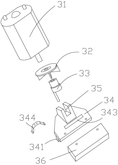 A magnetic brush for automatically cleaning fish tanks