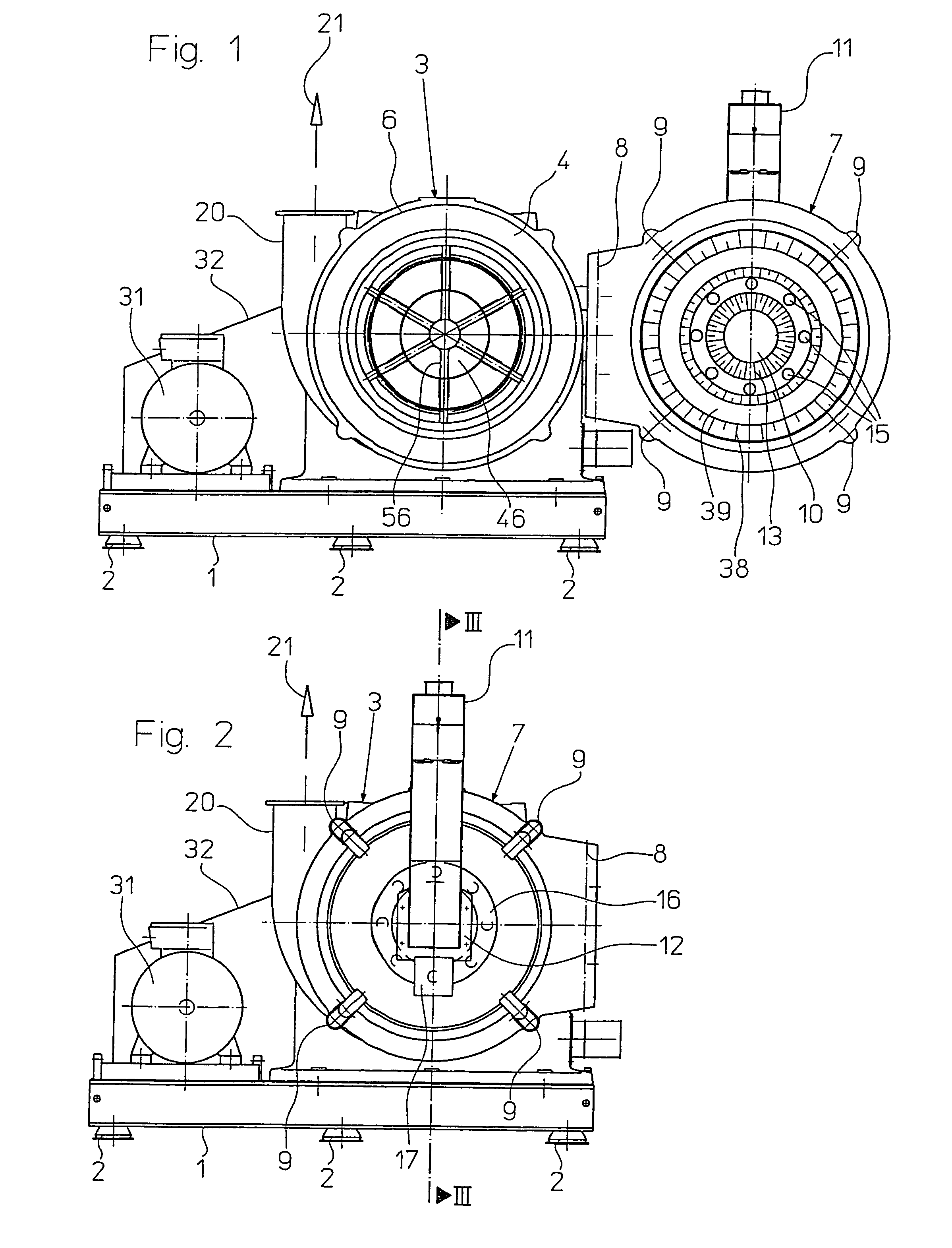 Apparatus for comminuting material having a cool air channel