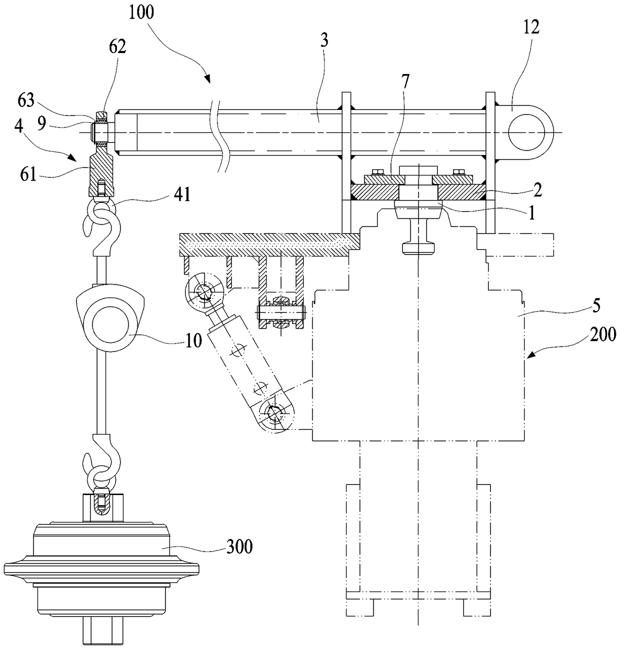 Tool hoisting device used for shield tunneling machine