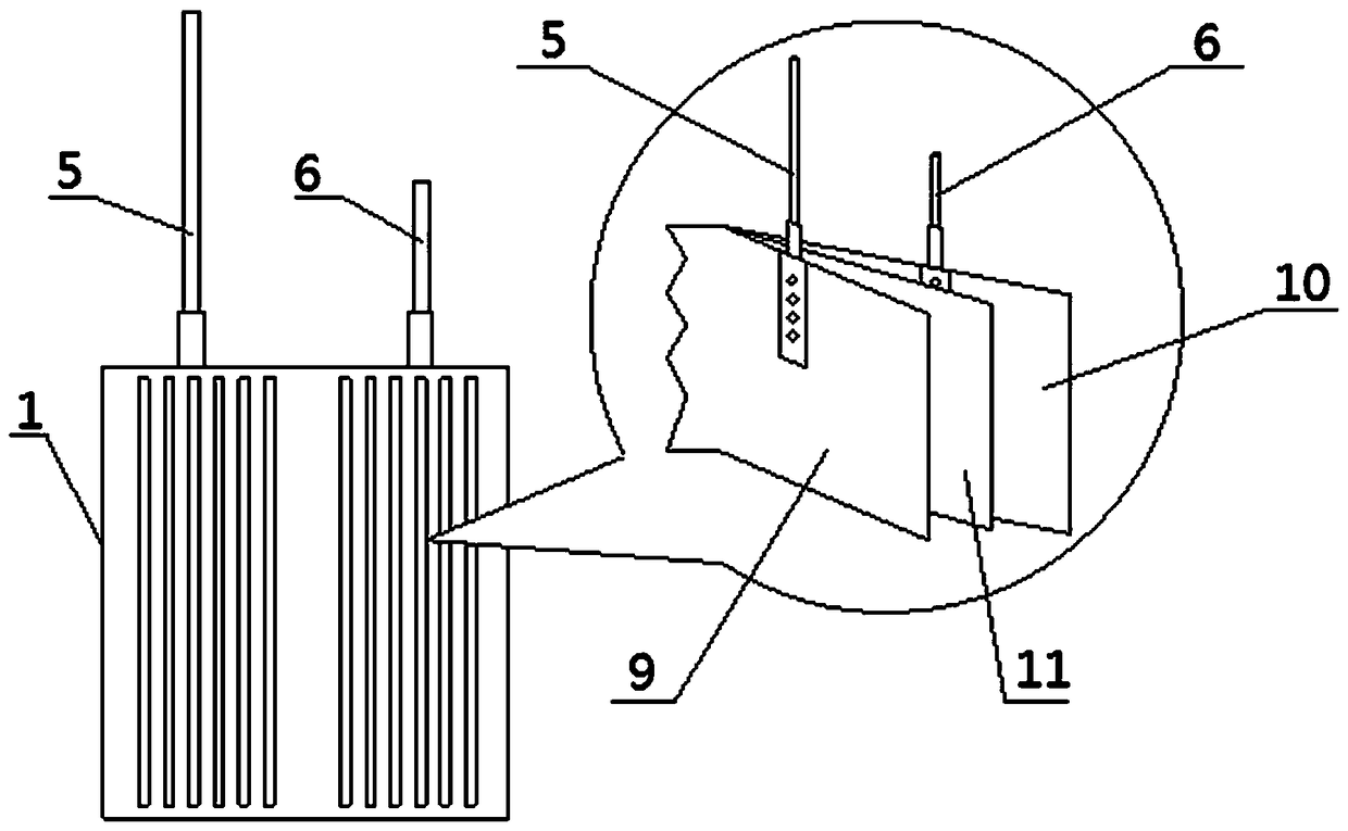 A square solid capacitor and its manufacturing method