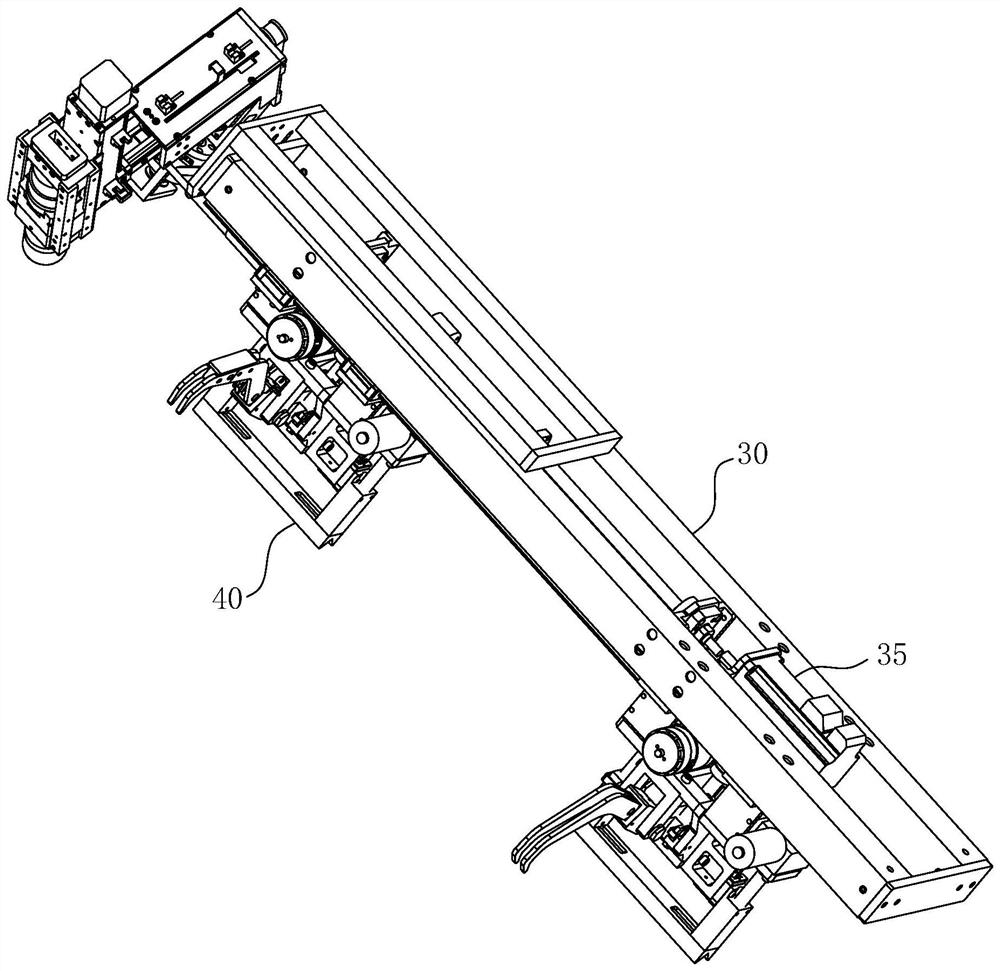 Self-adaptive angle steel clamping assembly with obstacle avoidance function