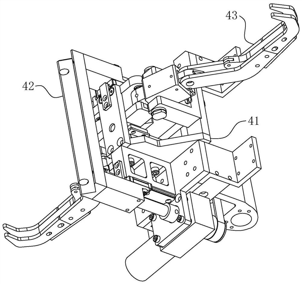 Self-adaptive angle steel clamping assembly with obstacle avoidance function