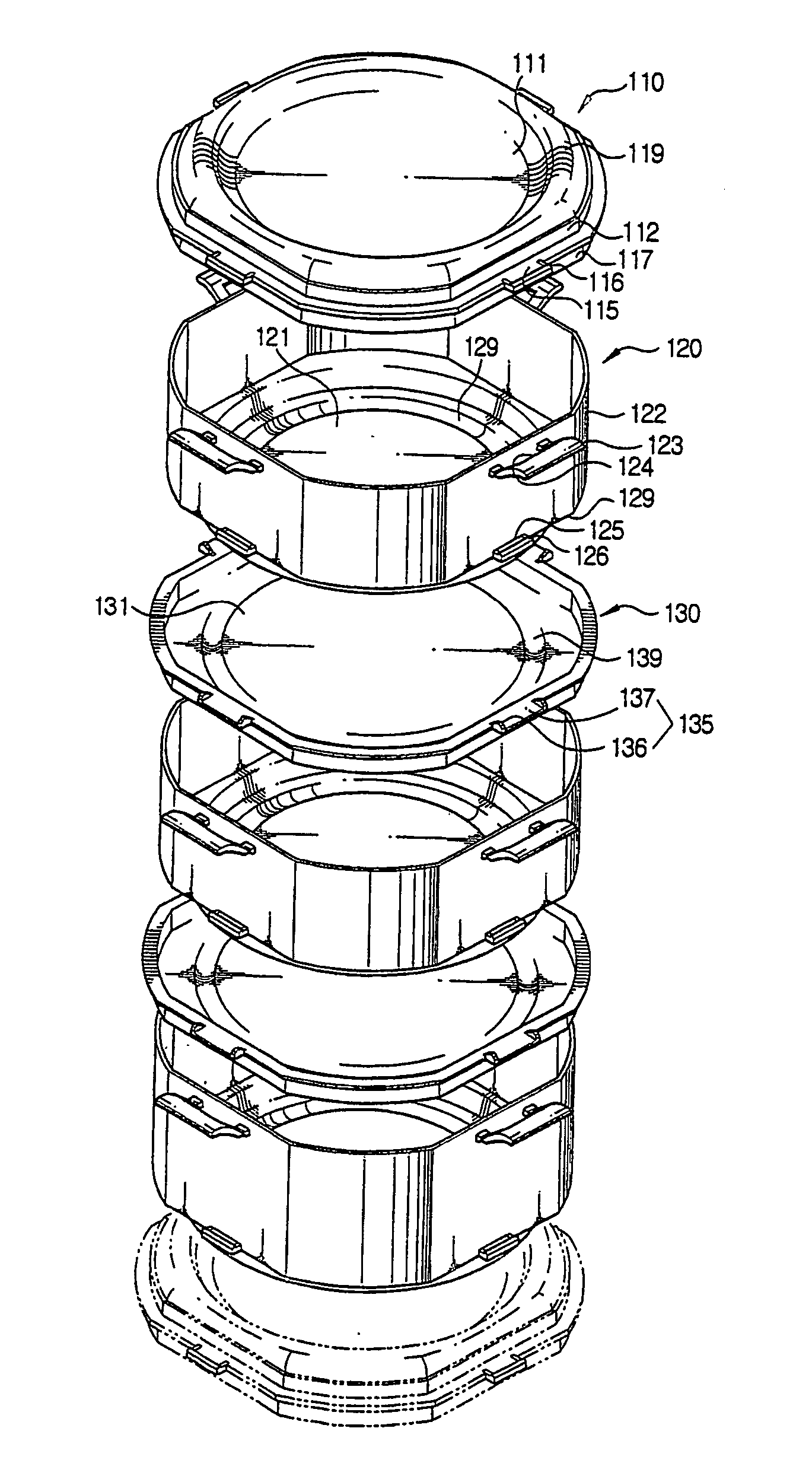 Multi-layered container with intermediate lid