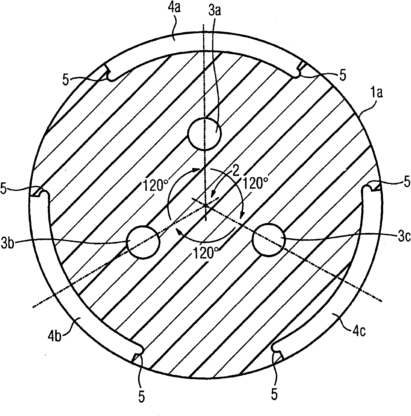 Arrangement having an insulating material body and method for the production of an insulating material body