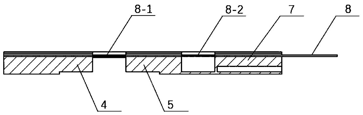 Fiber grating temperature/vibration/strain composite sensor and working method thereof