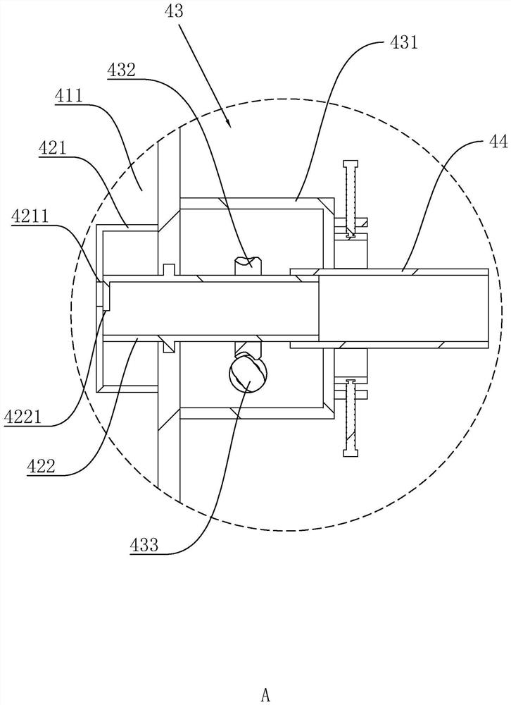 Multi-point oil outlet lubrication pumping system