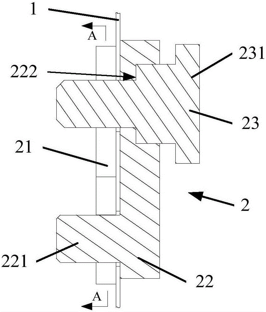 Mounting device and oven