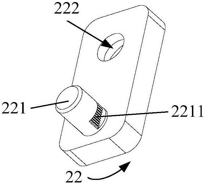 Mounting device and oven