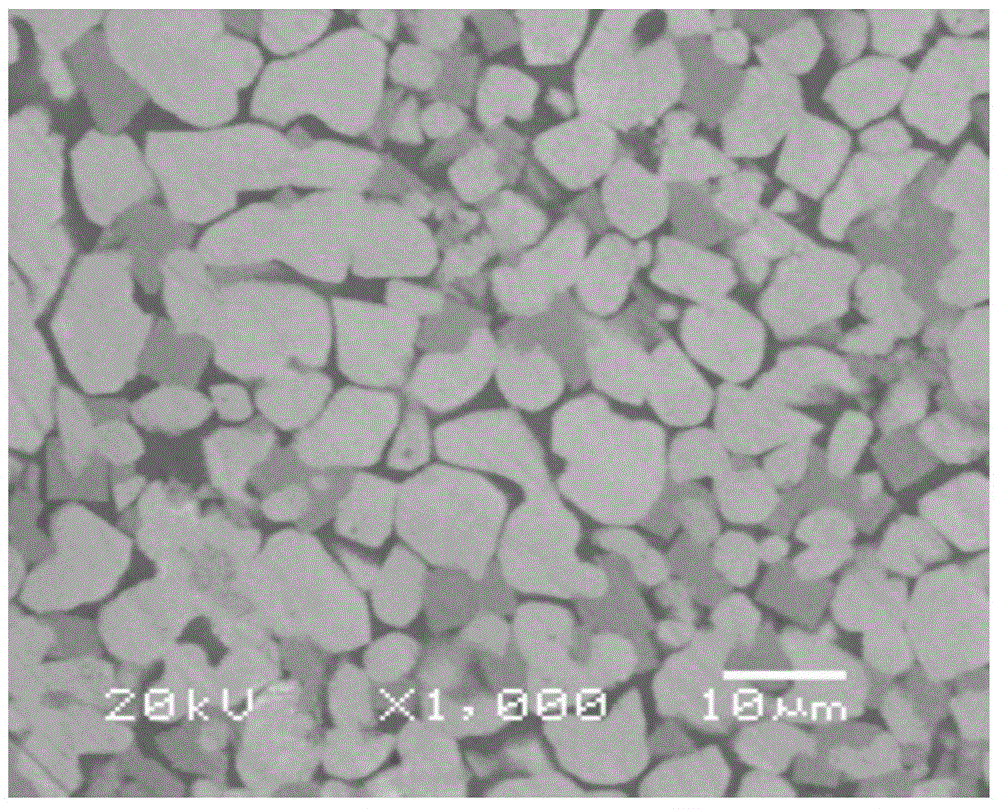 Fluoride-free mould flux for continuous casting of zirconium-containing medium-carbon steel