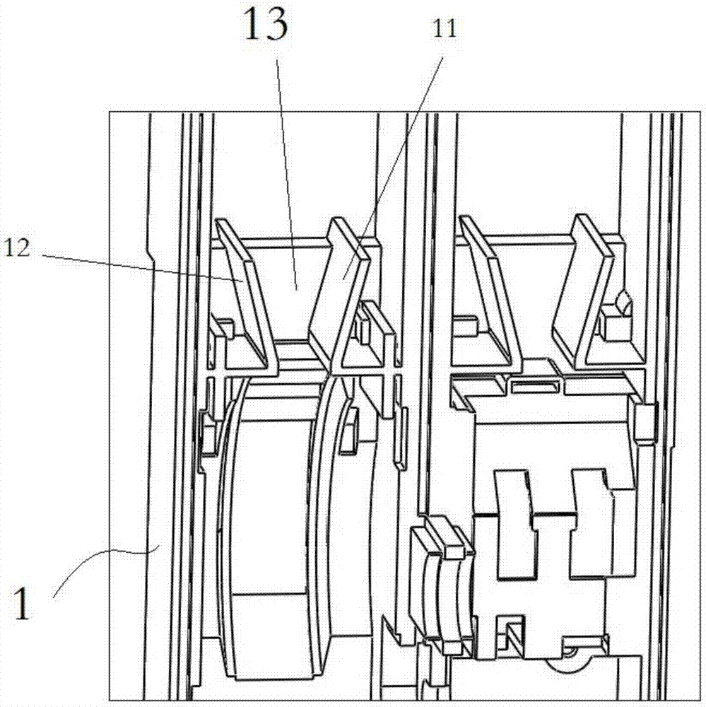 A DC circuit breaker arc extinguishing device