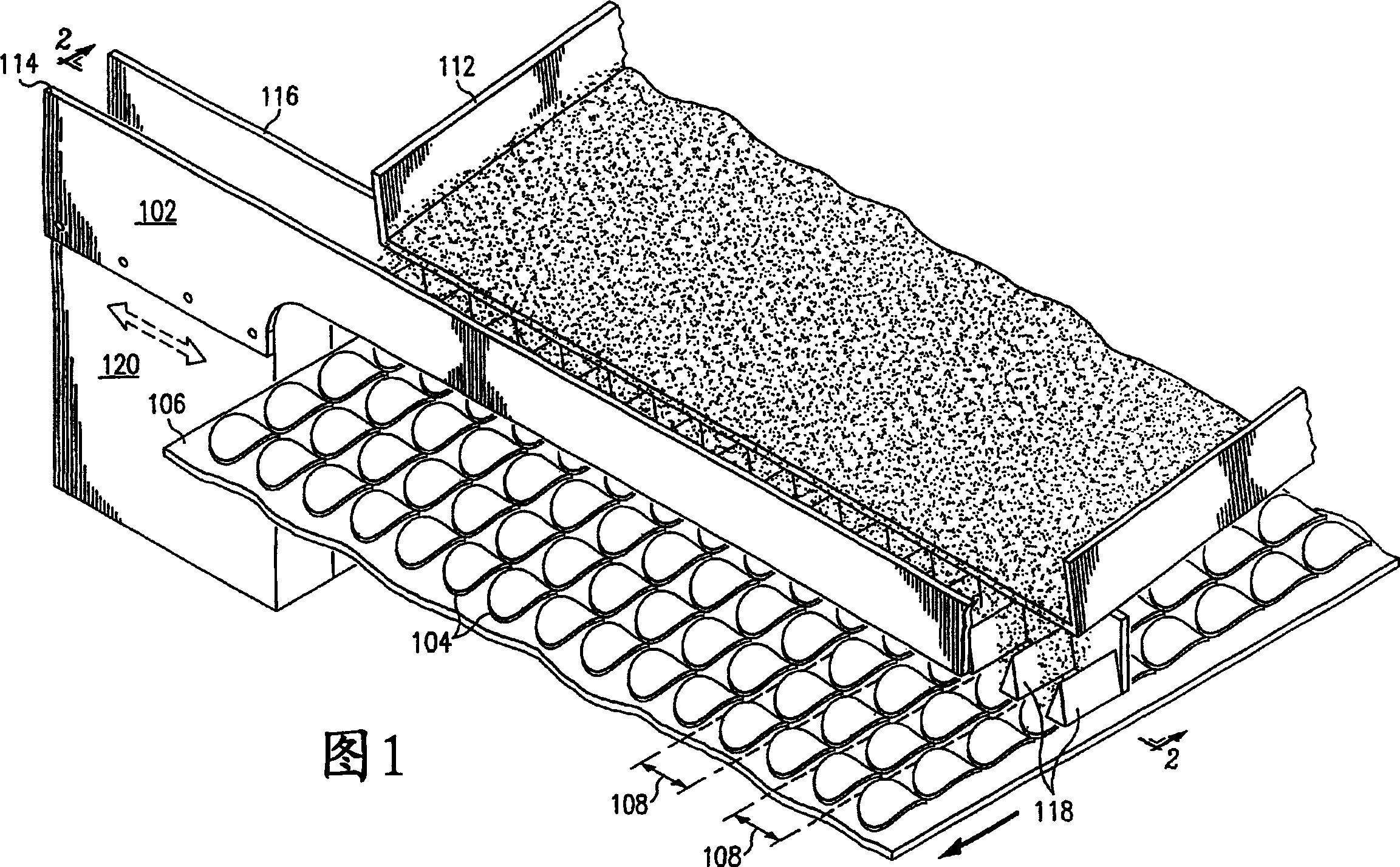 Vibrating funnel fingers for distribution of seasoning onto discrete lames