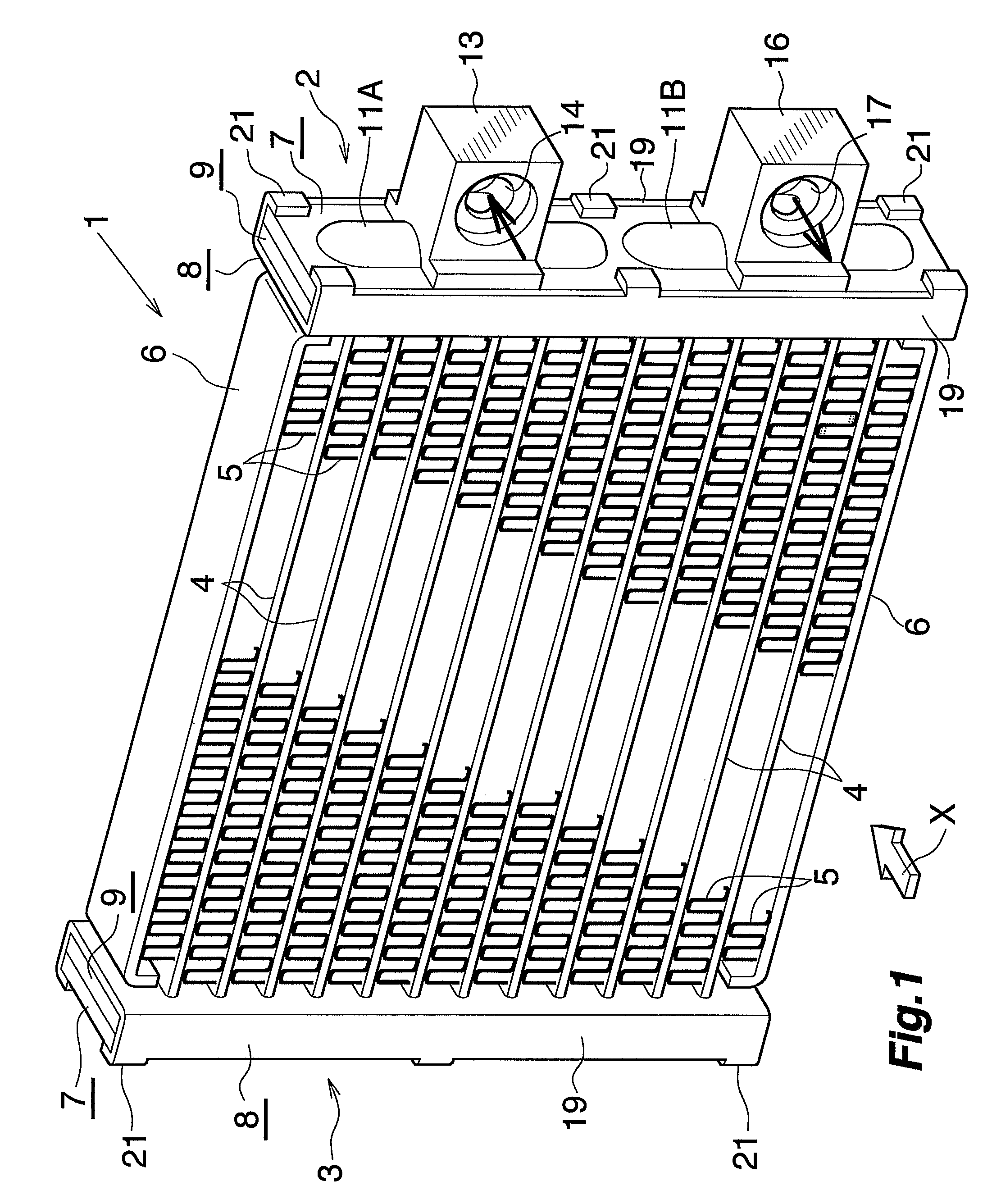 Heat exchanger header tank and heat exchanger comprising same