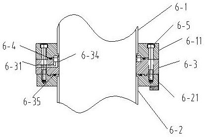 Scraper type film evaporator