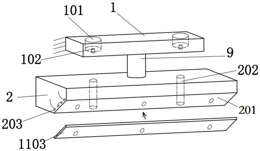 Device for thermally bending titanium alloy plate into profile and thermal bending method thereof