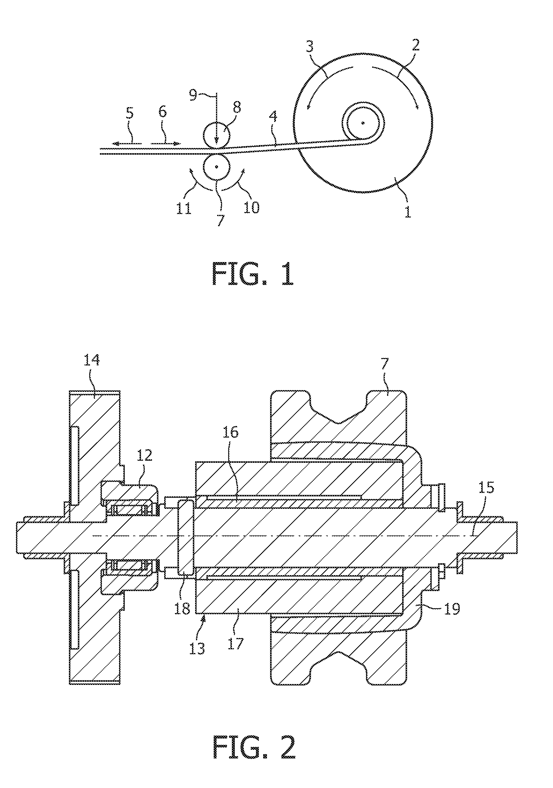 Paying out and retracting an electric power cord